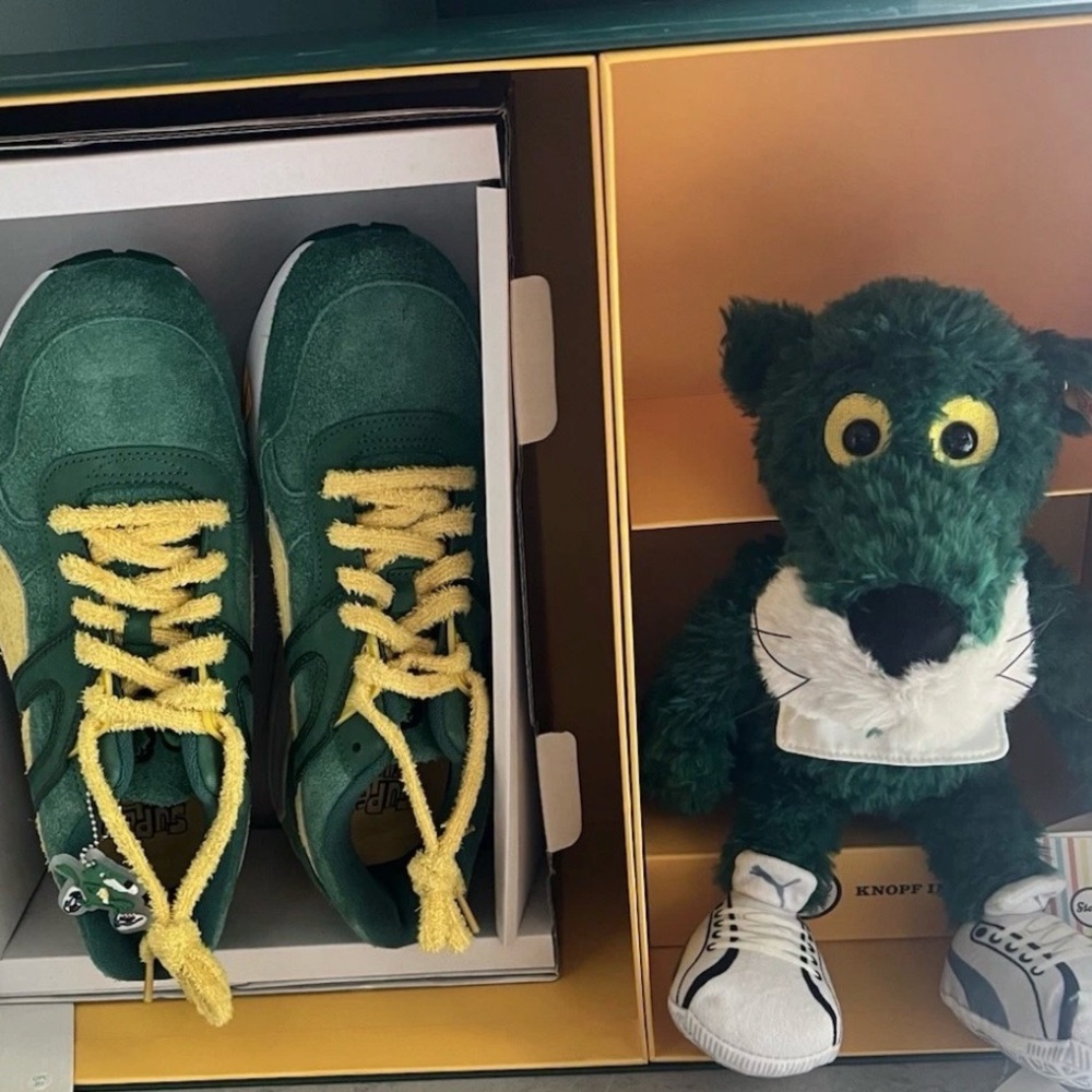 Puma R698 Super Set W/Steiff Plushie Evergreen Sun Yellow Sneakers